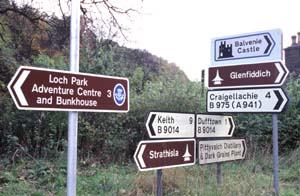 Dufftown�̒��O��̈ē��B�ǂ���֍s���Ă��������B