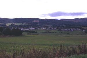 �u�̏ォ��]��Pitlochry�̒�