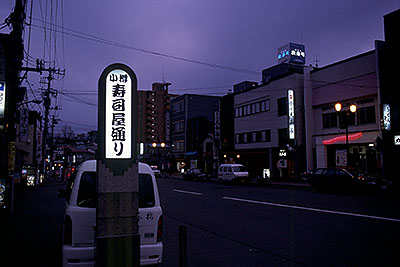 ���i���ʂ�����ɈÂ�